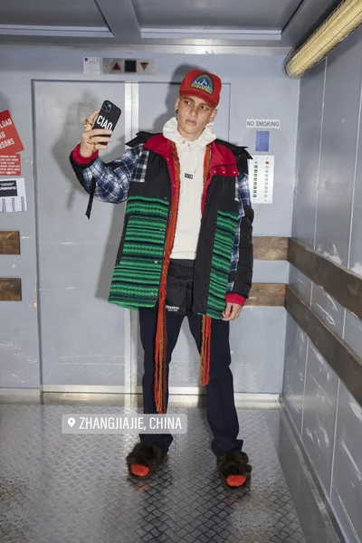 Look 27